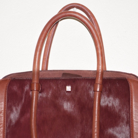 Pour La Victoire Burgundy Butler Tote Bag - Picture 2 of 7